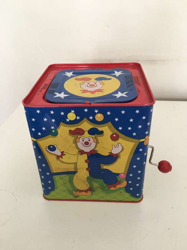 VINTAGE METAL CLOWN JACK IN THE BOX -1997 - NO SOUND BUT POPS OUT