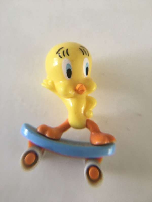 VINTAGE PVC LOONEY TUNES  TWEETY BIRD ON SKATEBOARD
