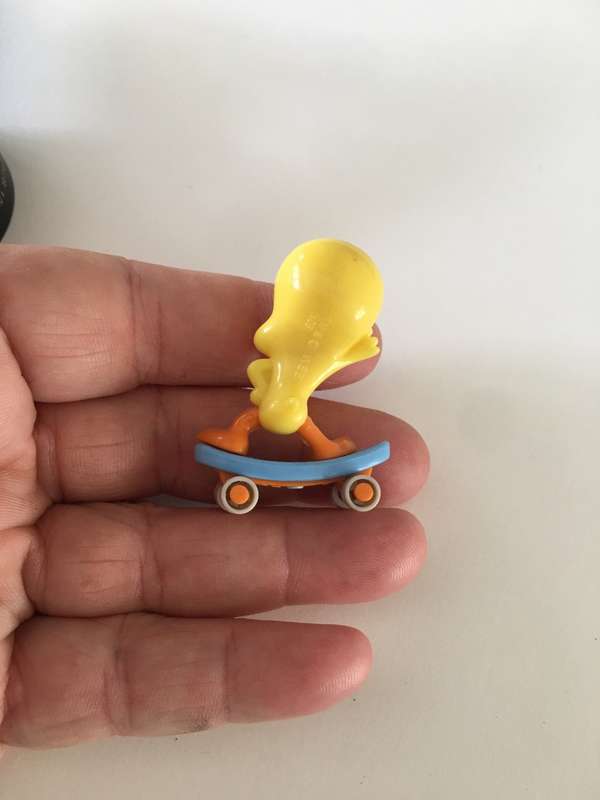 VINTAGE PVC LOONEY TUNES  TWEETY BIRD ON SKATEBOARD
