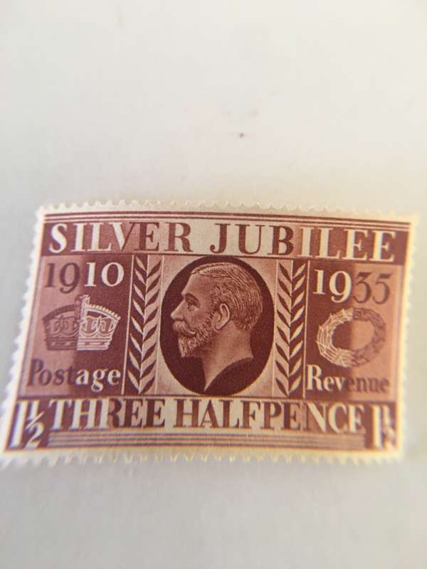 GREAT BRITAIN UNUSED  SILVER JUBILEE STAMP