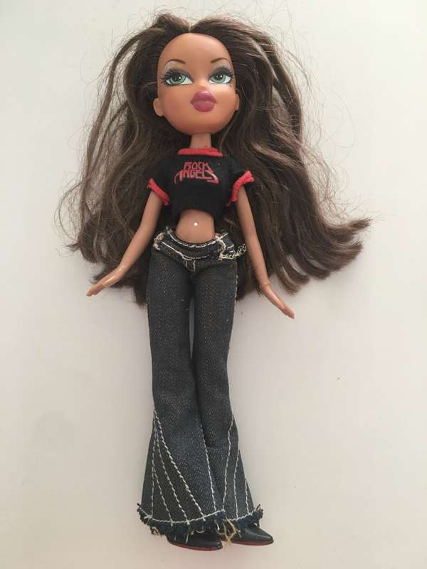 LOVELY VINTAGE BRATZ DOLL 2001
