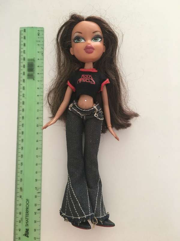 LOVELY VINTAGE BRATZ DOLL 2001