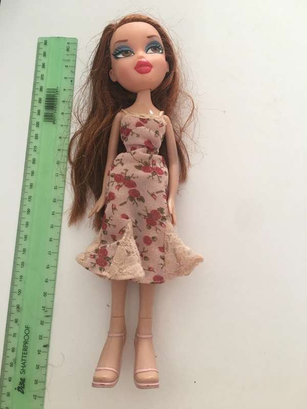 LOVELY VINTAGE BRATZ DOLL 2001