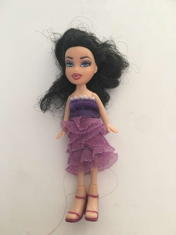 LOVELY VINTAGE SMALL BRATZ DOLL 2001