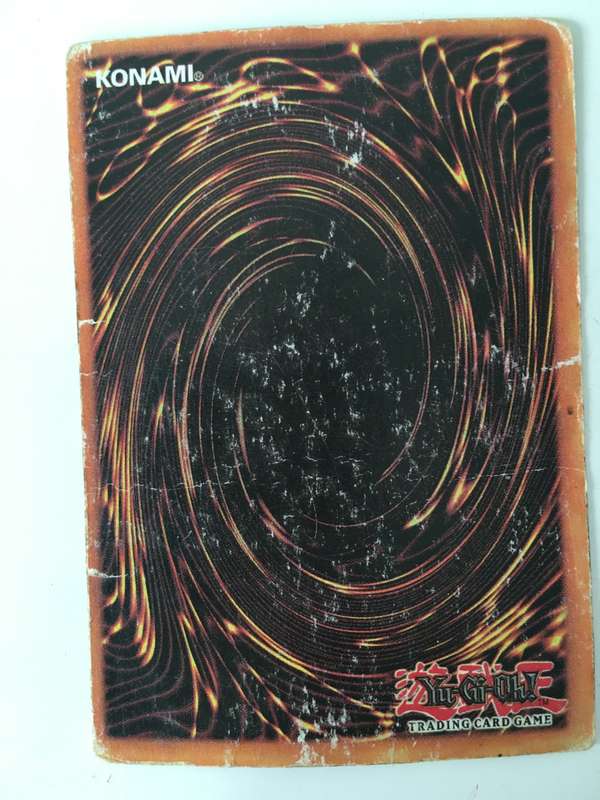 YU-GI-OH TRADING CARD - DARK MAGICIAN  - CARD  BIT WORN