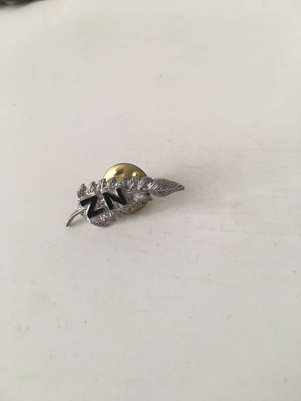 LOVELY VINTAGE NEW ZEALAND / ALL BLACKS BADGE