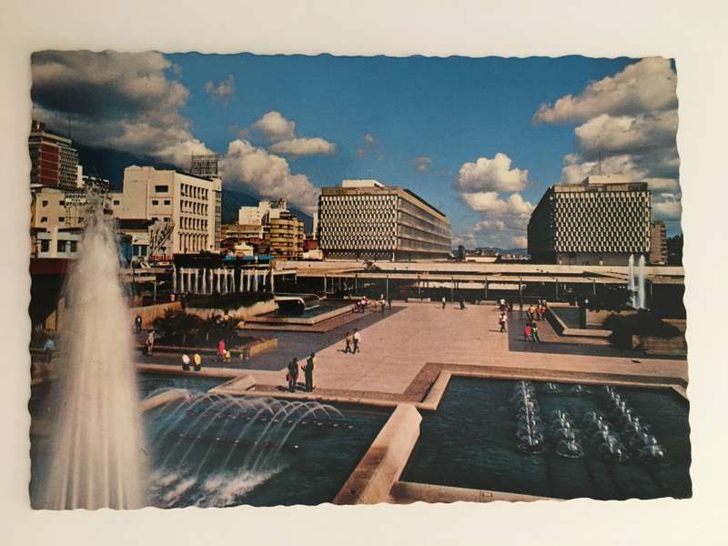 LOVELY VINTAGE POSTCARD - SOUTH AMERICA