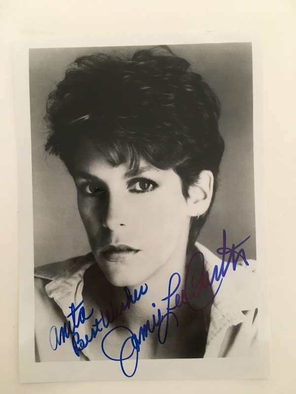 AUTOGRAPHED / SIGNED - JAMIE LEE CURTIS - PERFECT  / HALLOWEEN  -  13 CM  X  18 CM