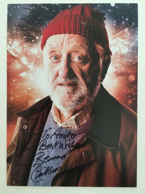 AUTOGRAPHED / SIGNED - BERNARD CRIBBINS - DOCTOR WHO  -  10 1/2 CM X  14 1/2 CM