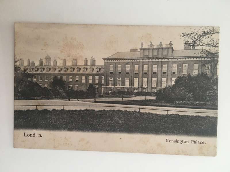 VINTAGE TO ANTIQUE POSTCARD - KENSINGTON PALACE