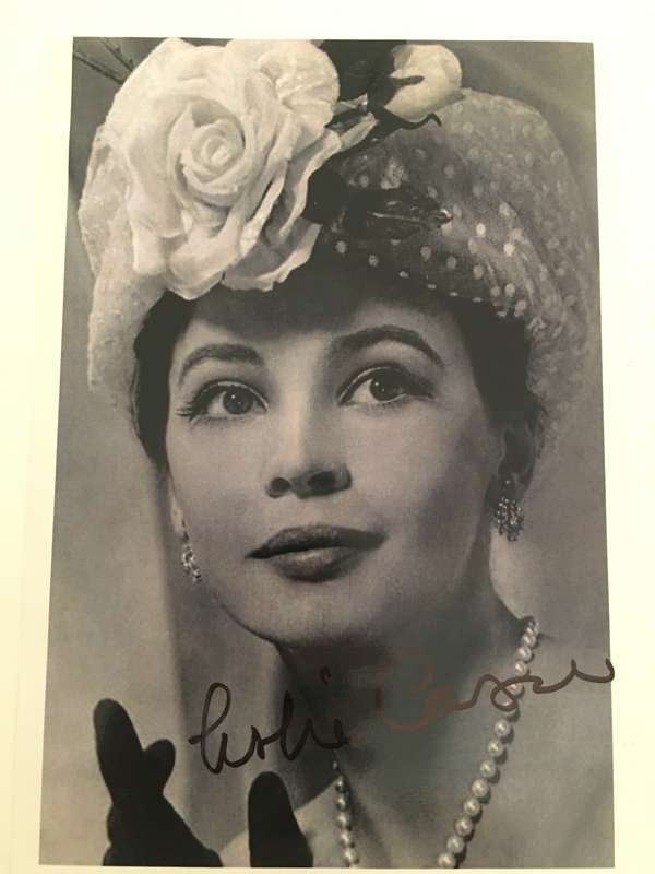 AUTOGRAPHED / SIGNED - LESLIE CARON  VINTAGE ACTOR