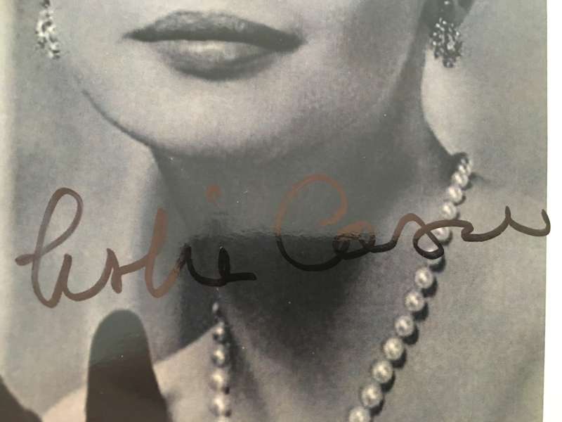AUTOGRAPHED / SIGNED - LESLIE CARON  VINTAGE ACTOR