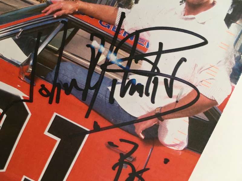 PRINTED AUTOGRAPH  JOHN SCHNEIDER - DUKES OF HAZZARD POSTCARD SIZE