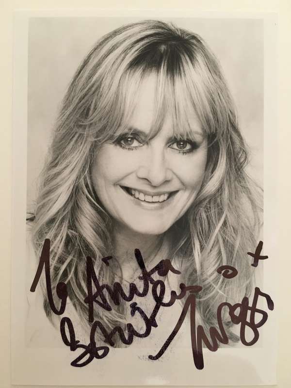 AUTOGRAPHED / SIGNED - TWIGGY -  WORLD FAMOUS MODEL