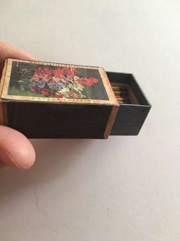 VINTAGE MATCH BOX - SOLO SAFETY MATCHES