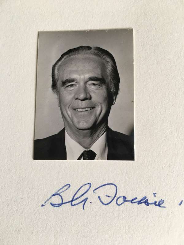 2 VINTAGE AUTOGRAPHS - DR BRAND FOURIE AND HAND WRITTEN LETTER OF DR A P TREUNICHT
