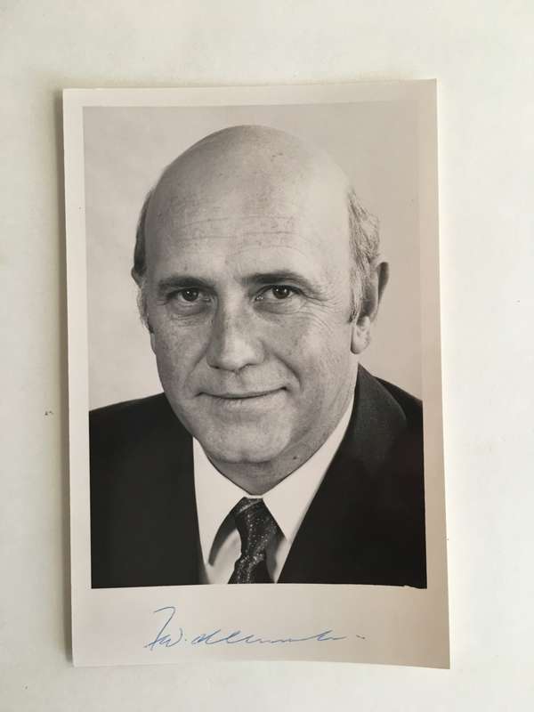 VINTAGE AUTOGRAPH OF MINISTER OF INTERNAL AFFAIRS - PAST PRESIDENT ALSO - FW DE KLERK