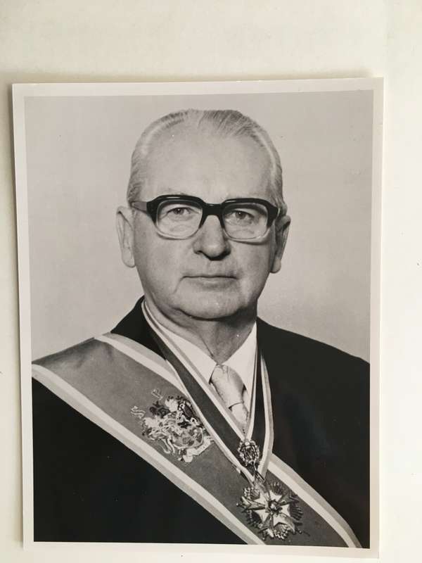 VINTAGE BURIAL PROGRAME AND PRESS PHOTO OF FORMER PRESIDENT MARAIS VILJOEN