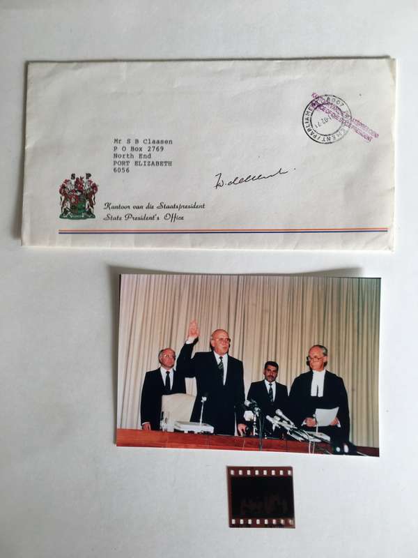 LOVELY SIGNED PRESIDENTIAL  ENVELOPE OF FORMER  PRESIDENT FW DE KLERK AND PRESS PHOTO