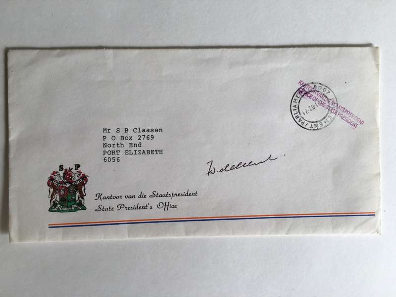 LOVELY SIGNED PRESIDENTIAL  ENVELOPE OF FORMER  PRESIDENT FW DE KLERK AND PRESS PHOTO