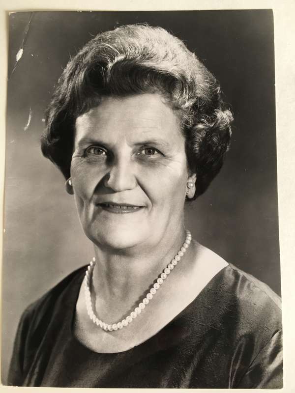 LOVELY PRESS PHOTO AND LETTER OF FORMER PRESIDENT WIFE MRS TINI VORSTER