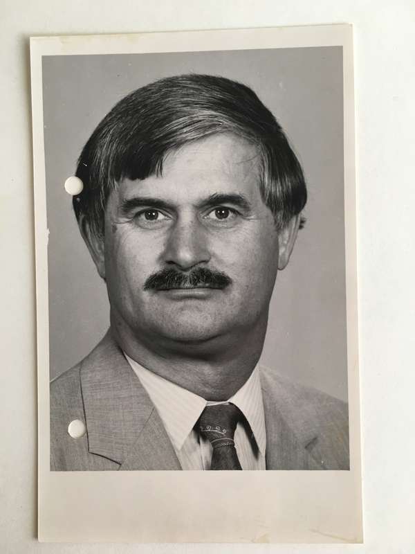 LOVELY AUTOGRAPHED LETTER AND PHOTO OF FORMER DIRECTOR GENERAL - 1985
