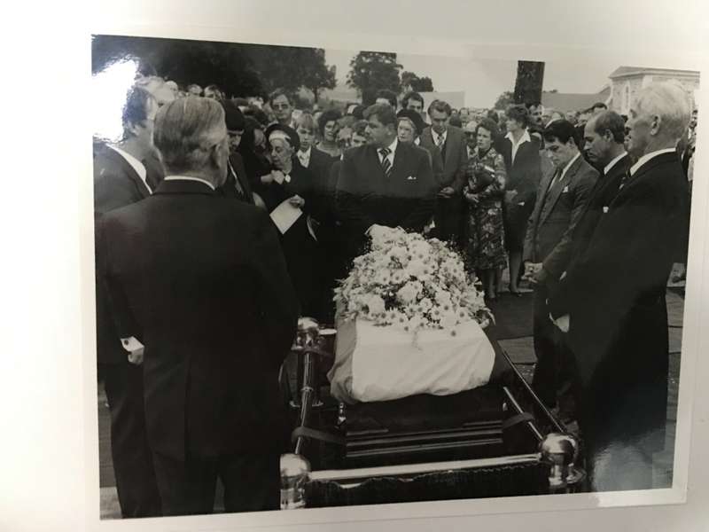VINTAGE BURIAL  CARD OF FORMER PRESIDENT 1915-1983 AND PRESS PHOTO