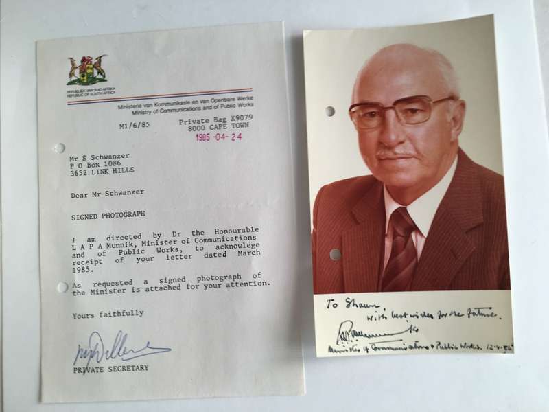 LOVELY AUTOGRAPHED PHOTO OF FORMER  MINISTER L A P A MUNNIK AND LETTER - 1985