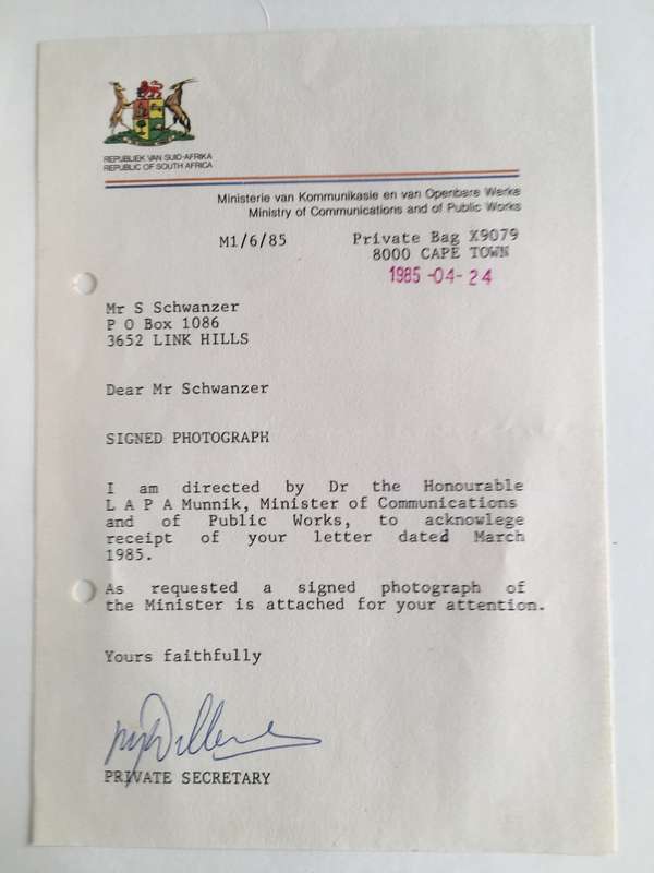 LOVELY AUTOGRAPHED PHOTO OF FORMER  MINISTER L A P A MUNNIK AND LETTER - 1985