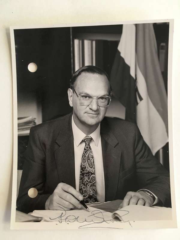 LOVELY AUTOGRAPHED PHOTO OF PAST DIRECTOR - GENERAL  AND LETTER - 1985