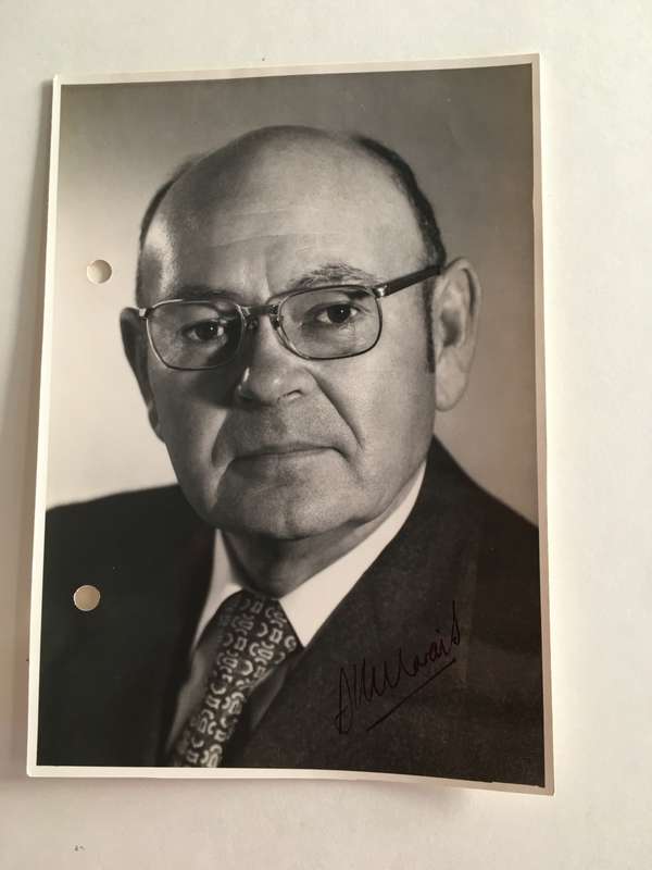 LOVELY AUTOGRAPHED PHOTO OF FORMER - CMDT P. G. MARAIS CHAIRMAN OF ARMSCOR