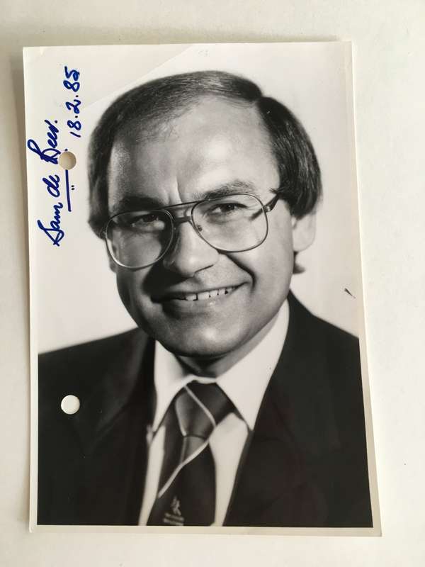 LOVELY VINTAGE AUTOGRAPH  AND LETTER OF FORMER MINISTER S.J. DE BEER - 1985