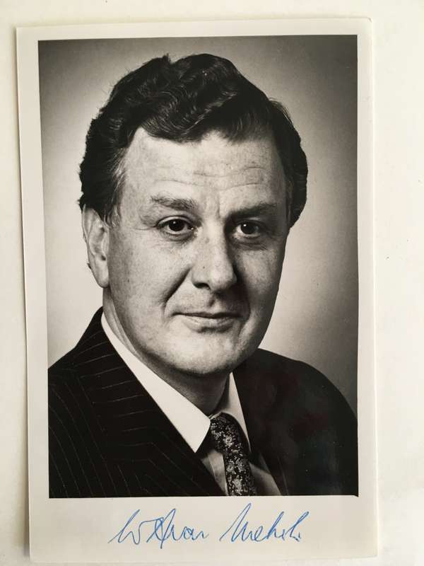 VINTAGE AUTOGRAPH OF FORMER ADMINISTRATOR GENERAL - 1983