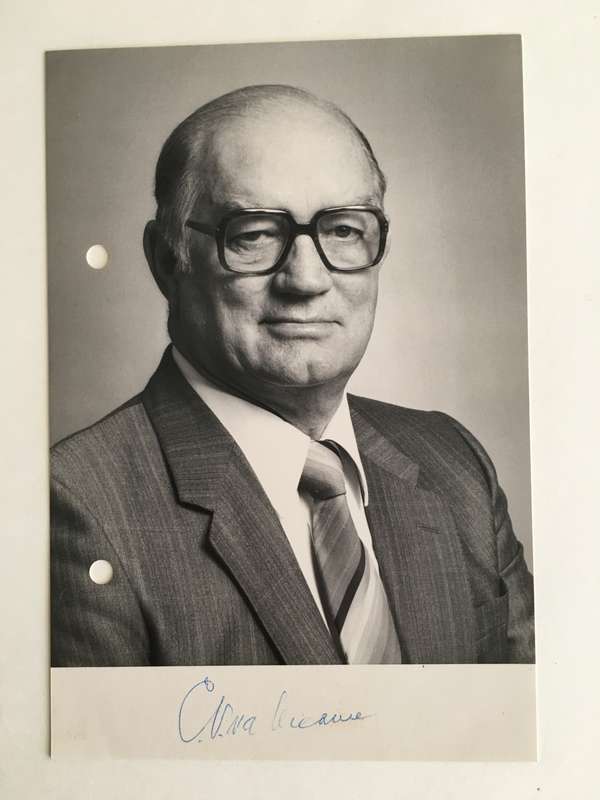 LOVELY AUTOGRAPHED  PHOTO OF FORMER MINISTER - VAN DER MERWE - 1991
