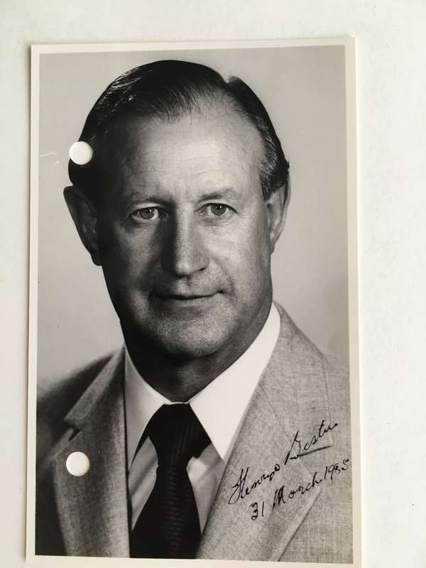 LOVELY AUTOGRAPH OF FORMER POSTMASTER GENERAL MR BESTER - 1985