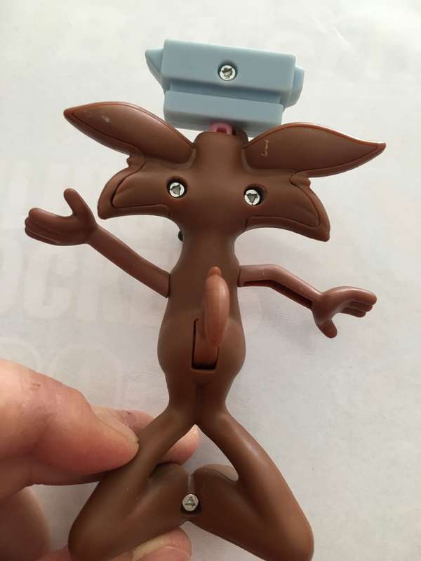 WILEY COYOTE FROM  THE ROAD RUNNER MC DONALDS