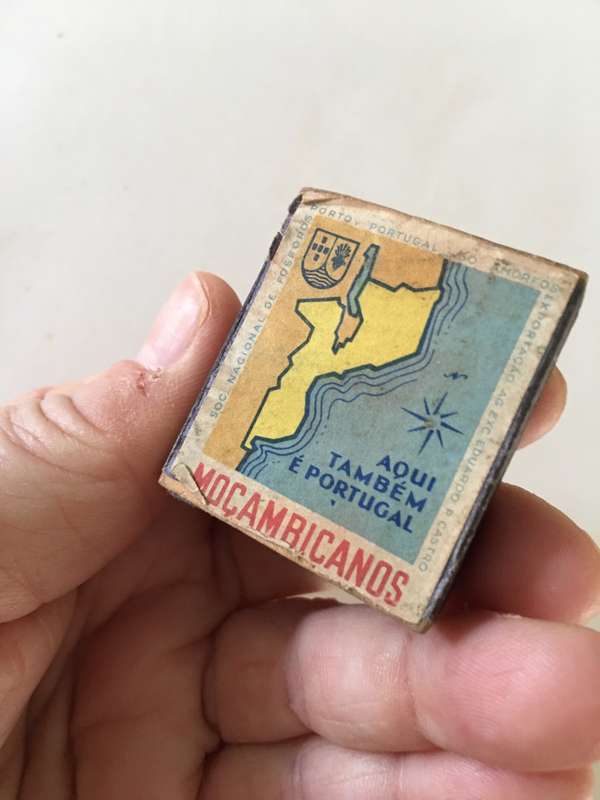 VINTAGE MATCH BOX WITH 2 MATCHES