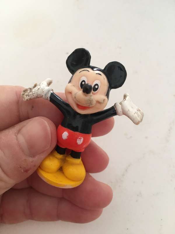 VINTAGE PVC DISNEY MICKEY MOUSE   HAND DAMAGED NEEDS TLC REDUCED