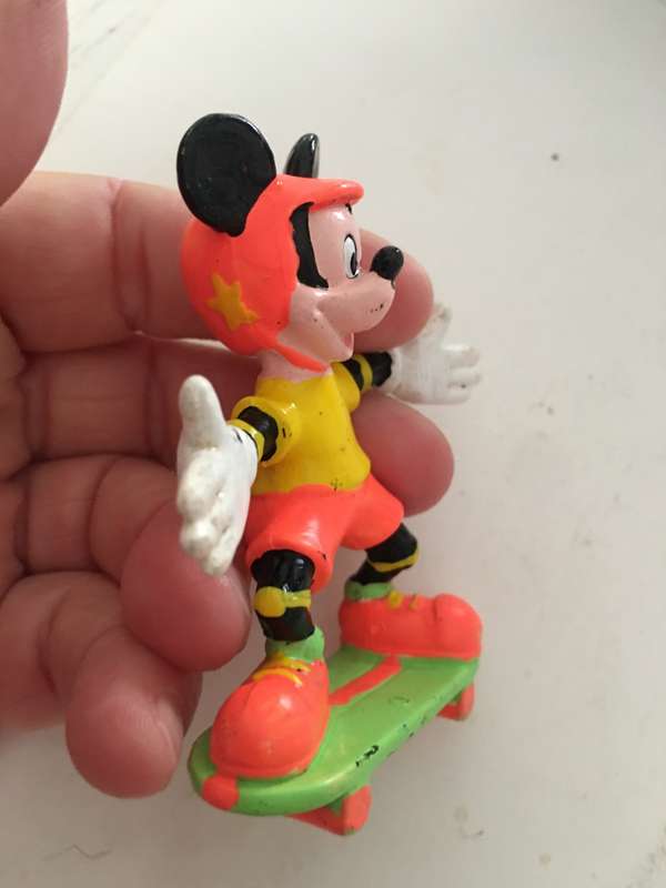 VINTAGE PVC MICKEY MOUSE FIGURE ON SKATE BOARD