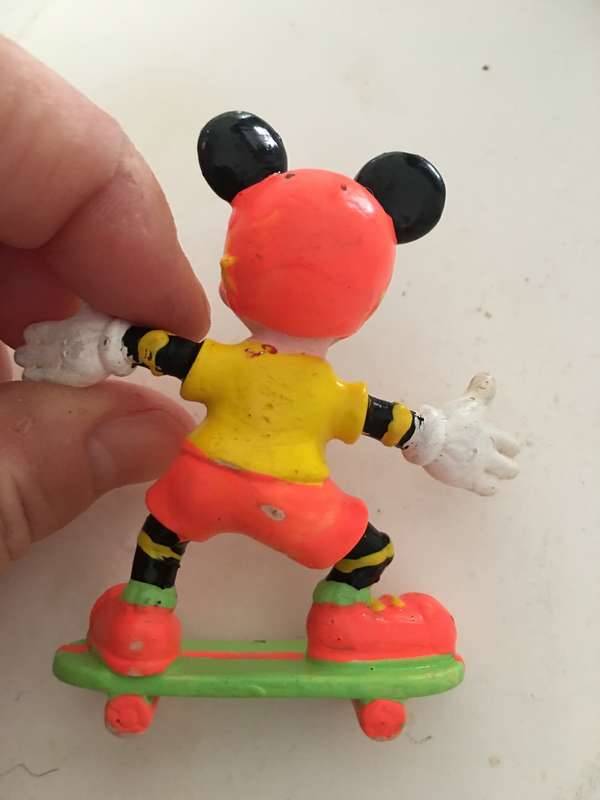 VINTAGE PVC MICKEY MOUSE FIGURE ON SKATE BOARD