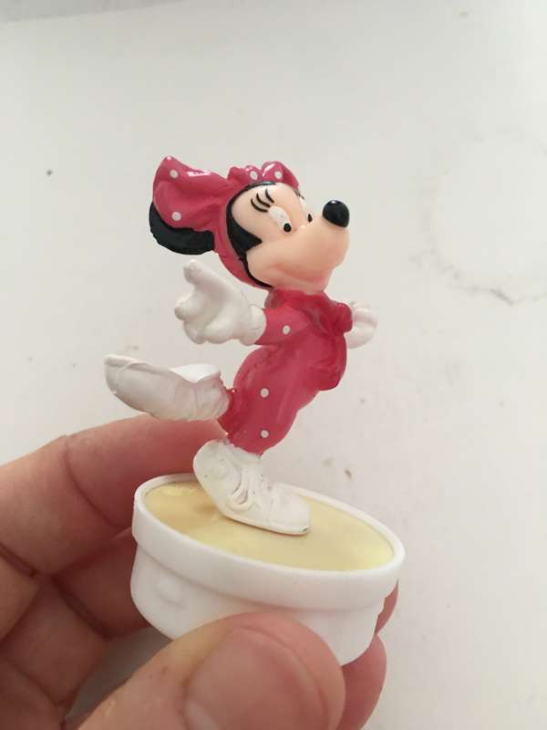 VINTAGE SMALL PVC DISNEY NESTLE MINNIE MOUSE FIGURE