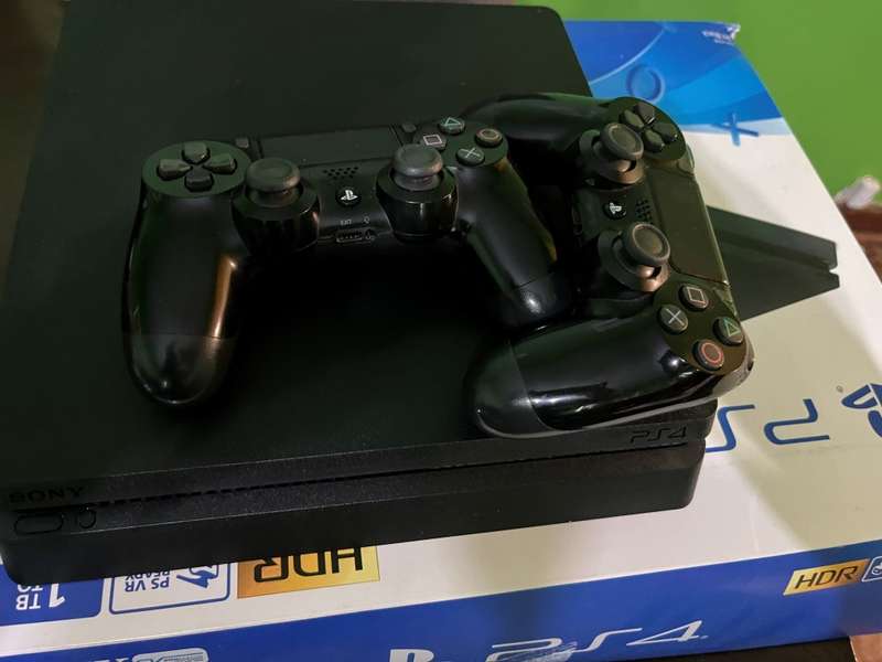 Playstation 4 1TB Slim Console + Extra Controller (PS4)