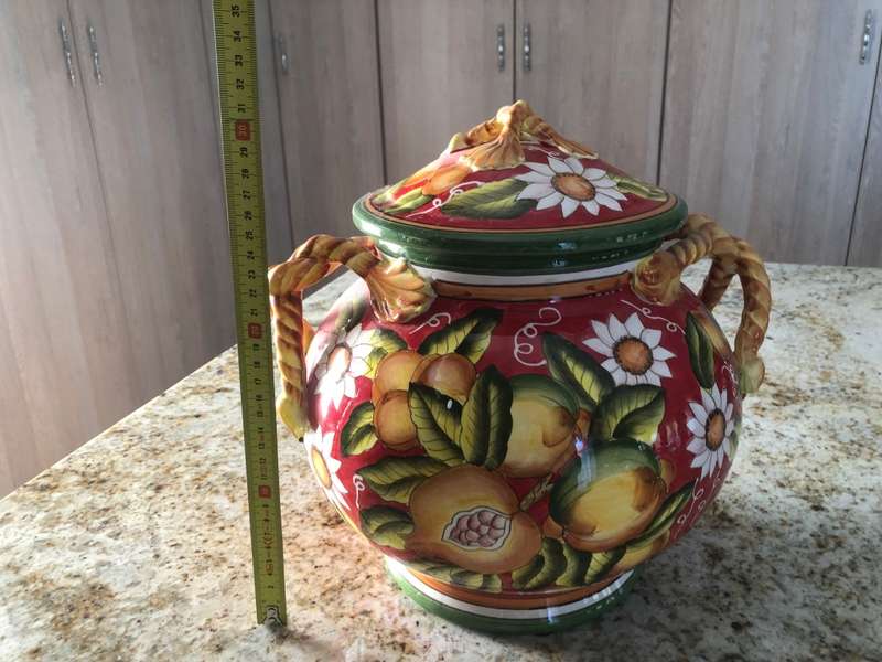 SHOWSTOPPING BRIGHTLY COLOURED CERAMIC POT