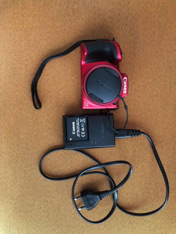 CANON POWERSHOT SX400IS CAMERA WITH LITIUM BATTERY AND CHARGER
