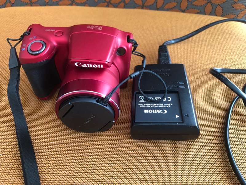 CANON POWERSHOT SX400IS CAMERA WITH LITIUM BATTERY AND CHARGER