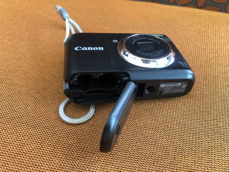 WORKING CANON POWERSHOT A800 CAMERA 2x AA BATERIES OPERATED