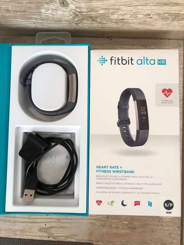 AS NEW FITBIT ALTA HR S/P IN ORIGINAL BOX AND 3 PAIRS OF INTERCHANGABLE WRIST BANDS