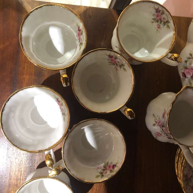 BEAUTIFUL 15 PIECE ROYAL ALBERT COTTAGE GARDEN COFFEE SET/DEMI TASSE SET