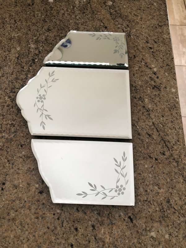BEAUTIFUL FOLDABLE BEVELED MIRROR