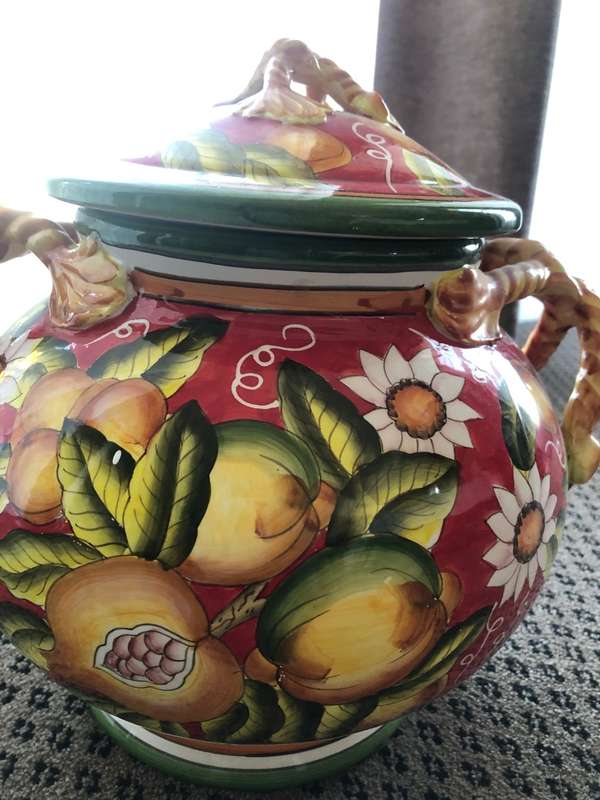 SHOWSTOPPING BRIGHTLY COLOURED CERAMIC POT